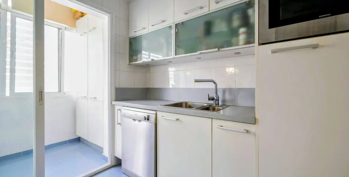 Venta de apartamento en planta media en Marbella 8