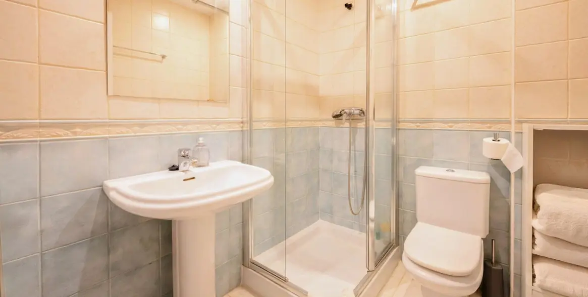 Venta de apartamento en planta media en Marbella 16