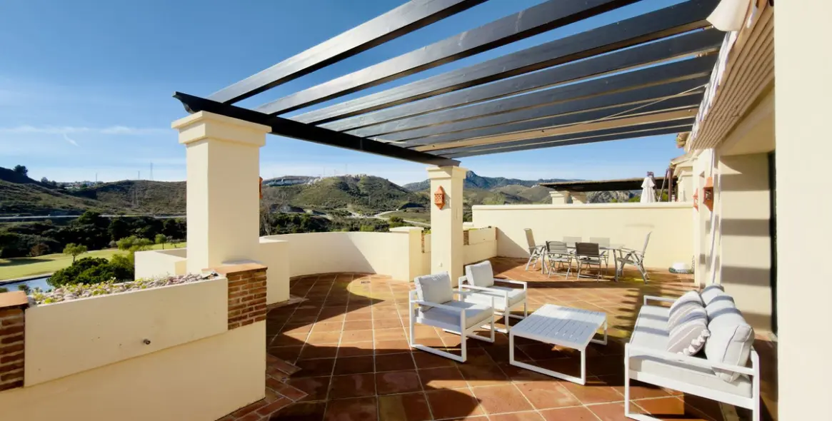 Venta de ático dúplex en Benahavís 1