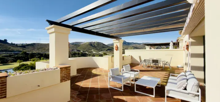 Venta de ático dúplex en Benahavís 0