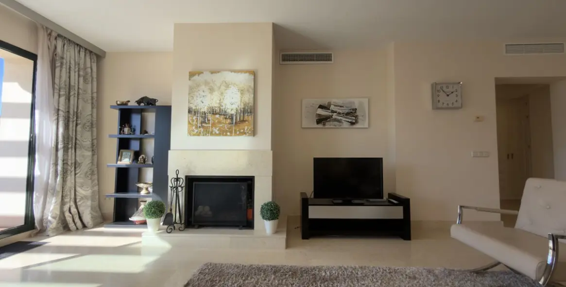 Venta de ático dúplex en Benahavís 2