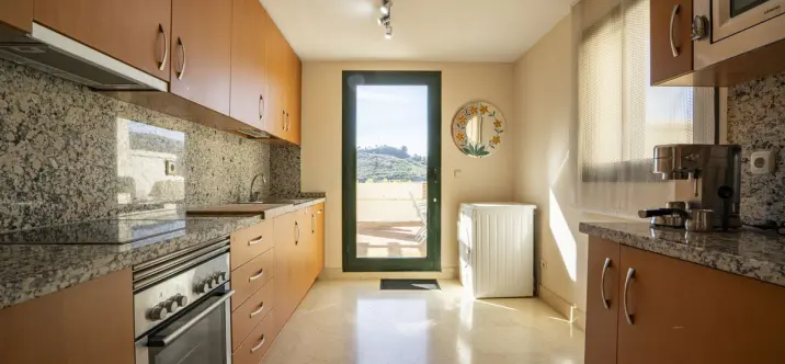 Venta de ático dúplex en Benahavís 2