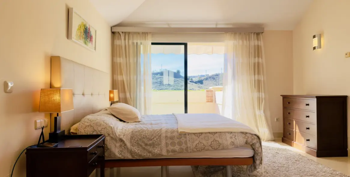 Venta de ático dúplex en Benahavís 4