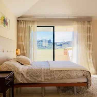 Venta de ático dúplex en Benahavís