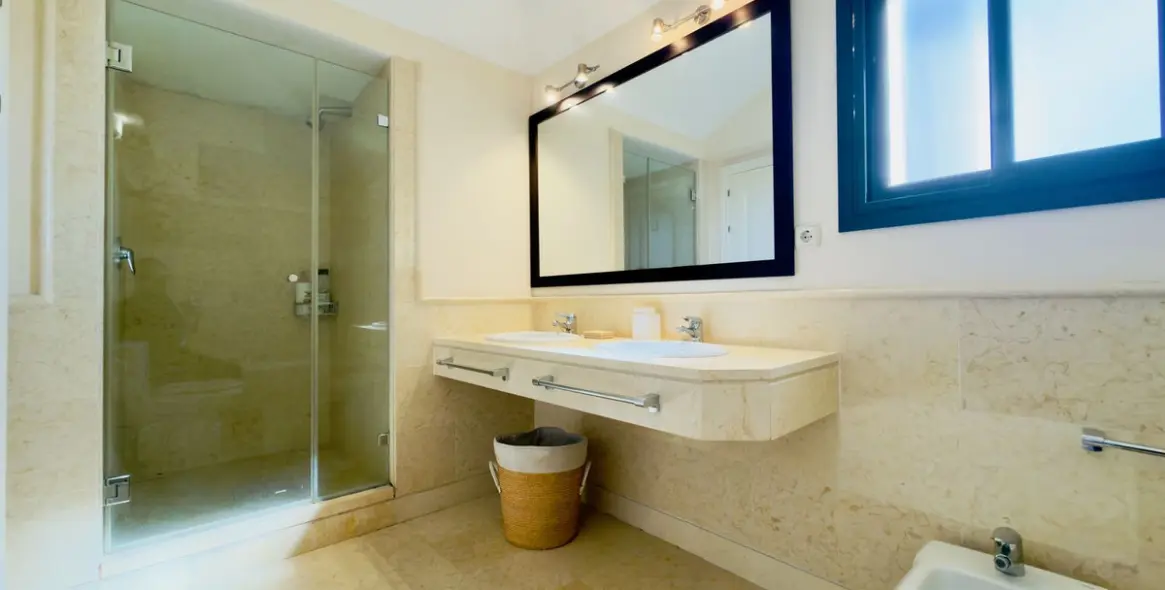 Venta de ático dúplex en Benahavís 5