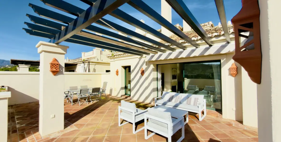 Venta de ático dúplex en Benahavís 12