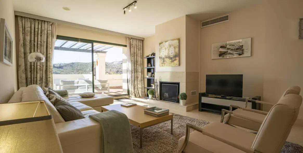 Venta de ático dúplex en Benahavís 18