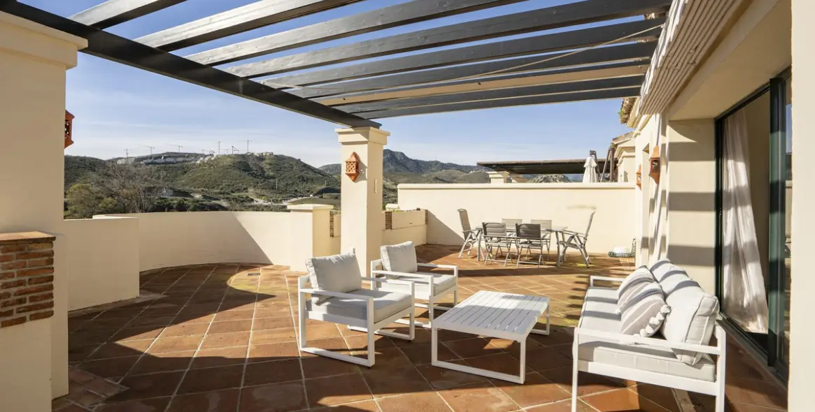 Sale of penthouse duplex in Benahavís 26