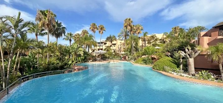 Venta de apartamento en planta media en The Golden Mile 0