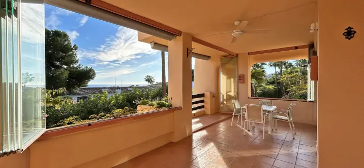 Venta de apartamento en planta media en The Golden Mile 1