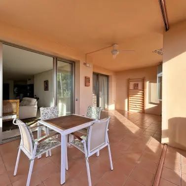 Venta de apartamento en planta media en The Golden Mile