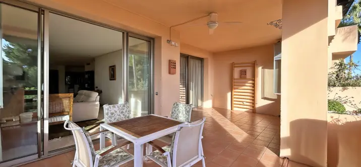 Venta de apartamento en planta media en The Golden Mile 2