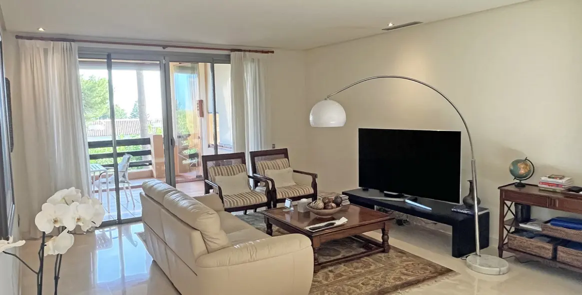 Venta de apartamento en planta media en The Golden Mile 6