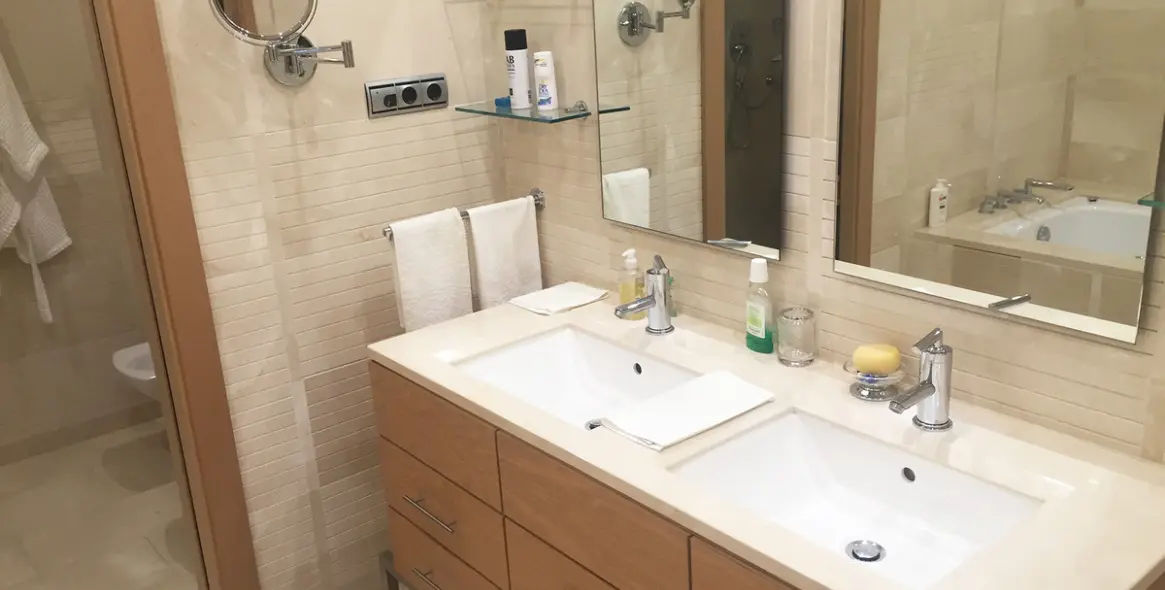 Venta de apartamento en planta media en The Golden Mile 11