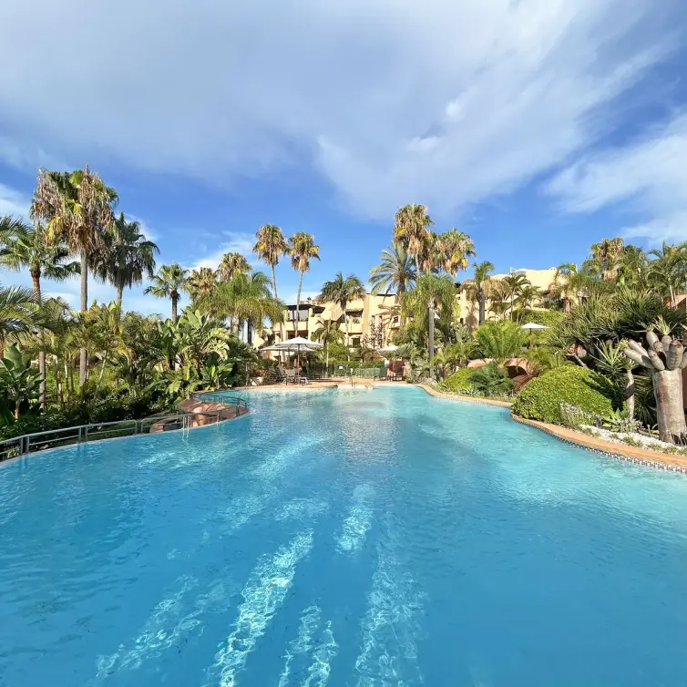 Sale of middle floor apartment in The Golden Mile