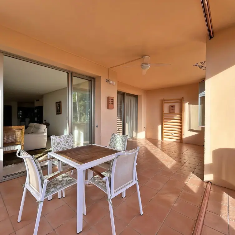Sale of middle floor apartment in The Golden Mile