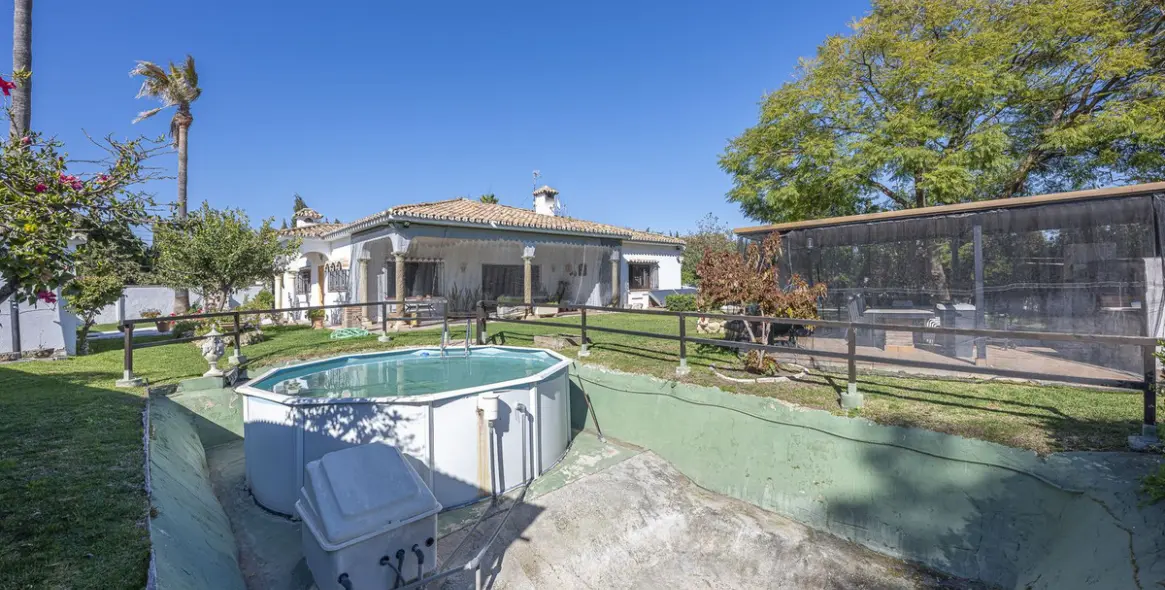 Venta de villa independiente en Guadalmina Alta 10