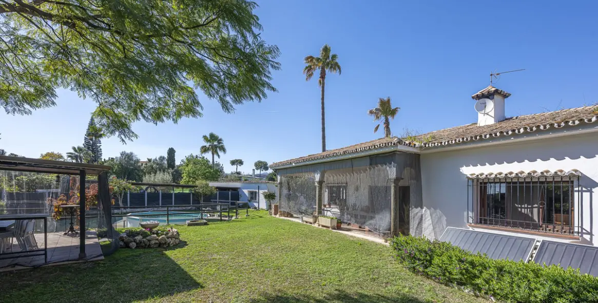 Venta de villa independiente en Guadalmina Alta 26