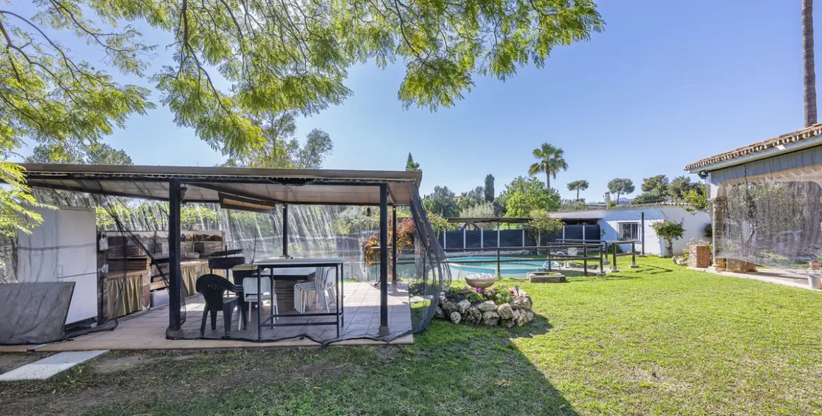 Venta de villa independiente en Guadalmina Alta 27