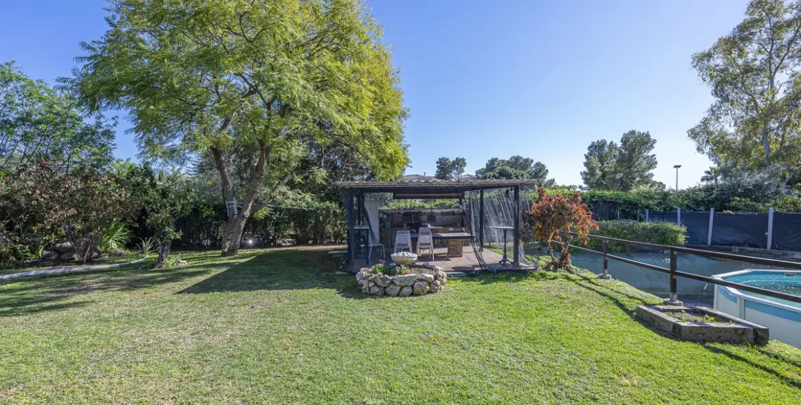 Venta de villa independiente en Guadalmina Alta 28