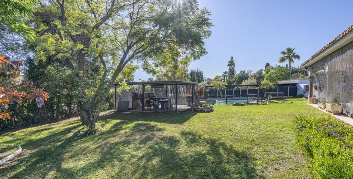 Venta de villa independiente en Guadalmina Alta 30