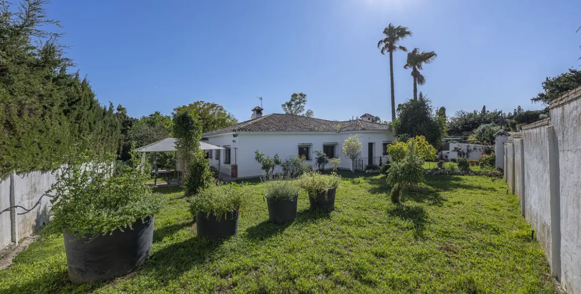 Venta de villa independiente en Guadalmina Alta 31