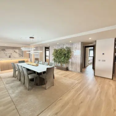 Venta de apartamento en planta media en Puerto Banús