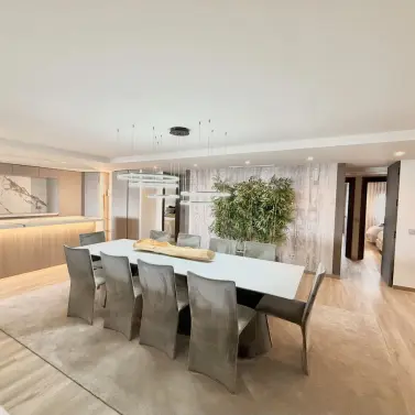 Venta de apartamento en planta media en Puerto Banús