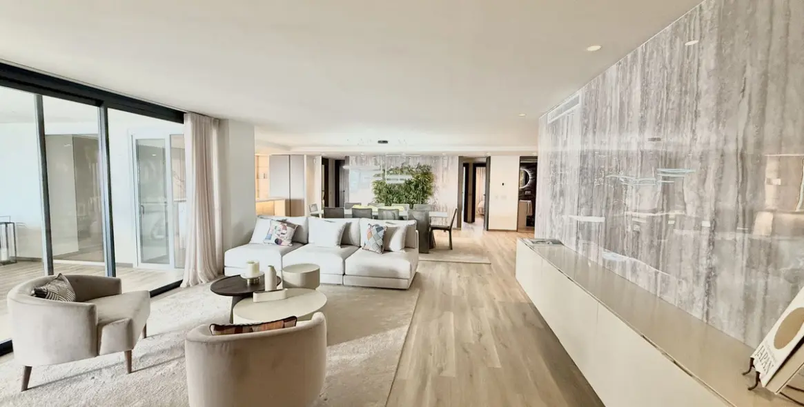 Venta de apartamento en planta media en Puerto Banús 5