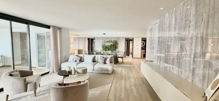 Venta de apartamento en planta media en Puerto Banús 4
