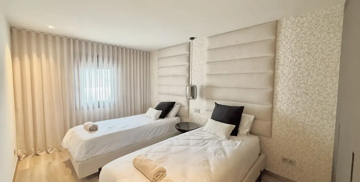 Venta de apartamento en planta media en Puerto Banús 8