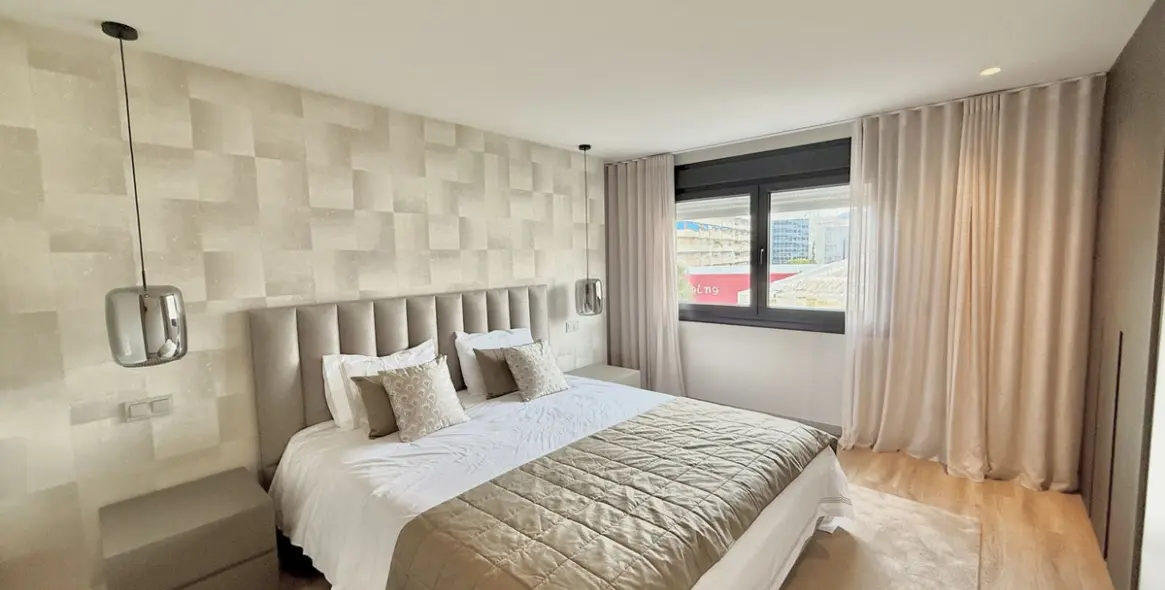 Venta de apartamento en planta media en Puerto Banús 15