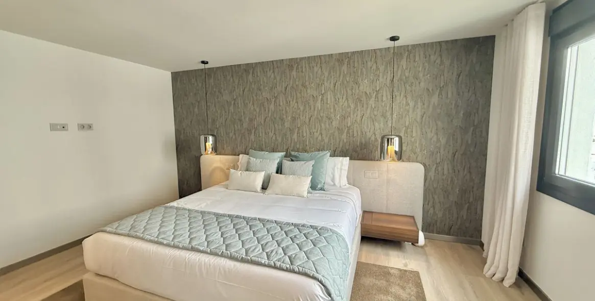 Venta de apartamento en planta media en Puerto Banús 17