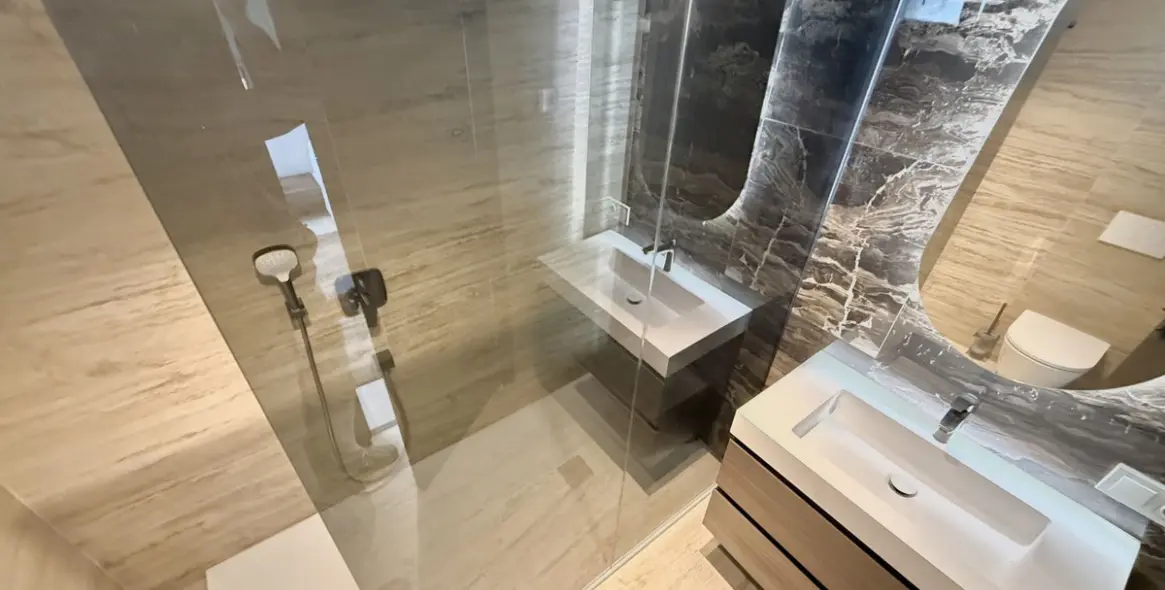 Venta de apartamento en planta media en Puerto Banús 19