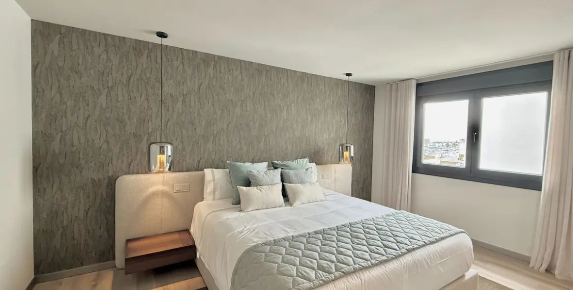 Venta de apartamento en planta media en Puerto Banús 20