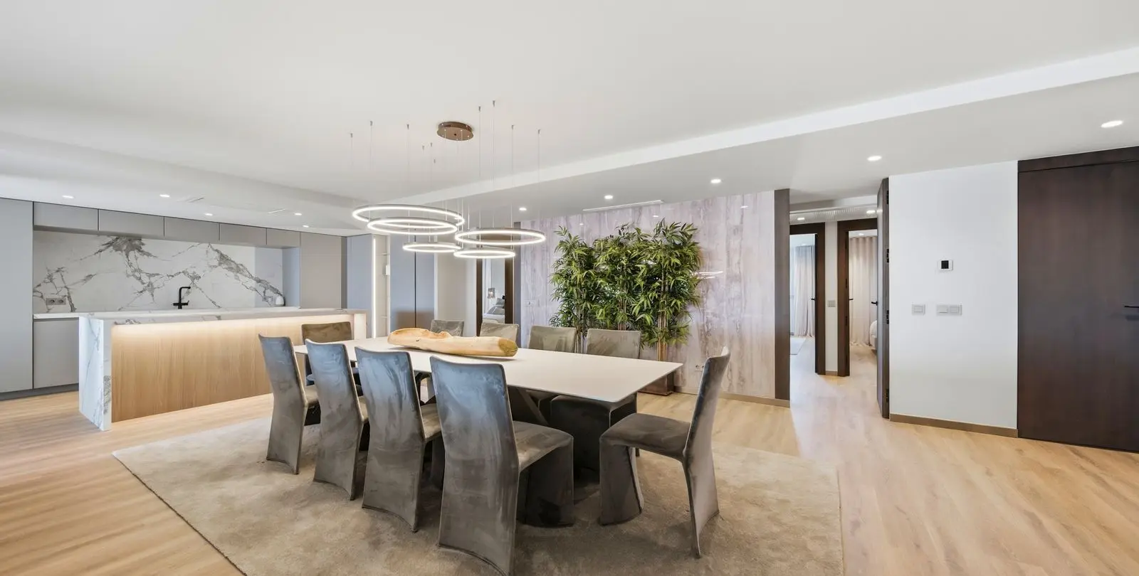 Venta de apartamento en planta media en Puerto Banús 4