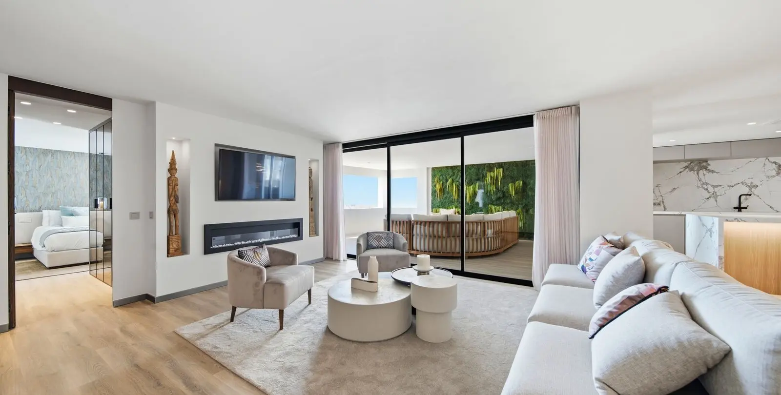 Venta de apartamento en planta media en Puerto Banús 8