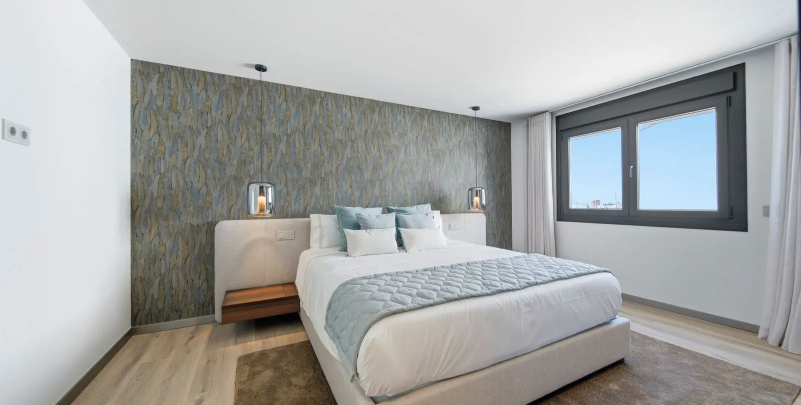 Venta de apartamento en planta media en Puerto Banús 9