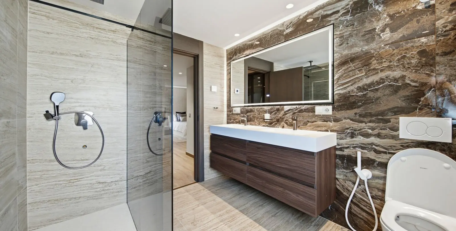Venta de apartamento en planta media en Puerto Banús 11
