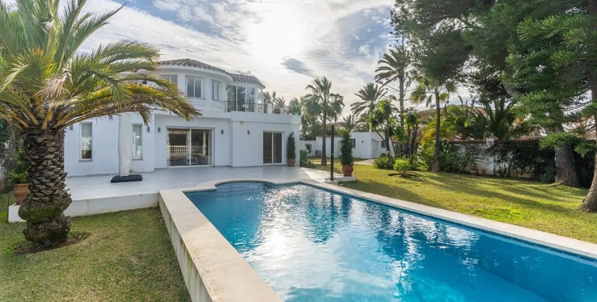 Venta de villa independiente en Marbesa 12