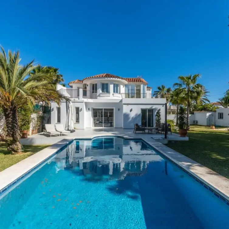 Venta de villa independiente en Marbesa