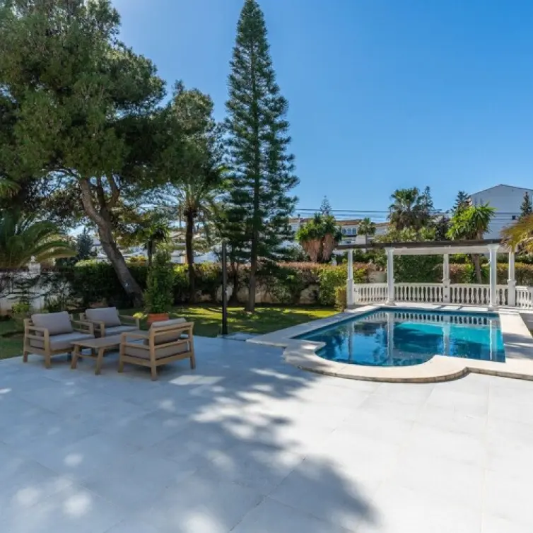 Venta de villa independiente en Marbesa