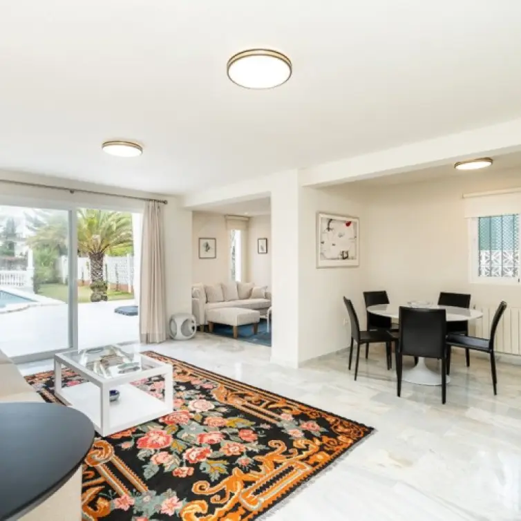 Venta de villa independiente en Marbesa
