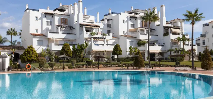 Alquiler a corto plazo de apartamento en planta baja en San Pedro de Alcántara 0