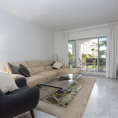 Alquiler a corto plazo de apartamento en planta baja en San Pedro de Alcántara