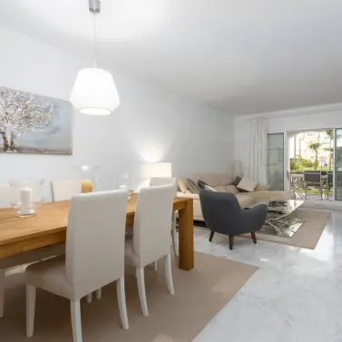 Alquiler a corto plazo de apartamento en planta baja en San Pedro de Alcántara