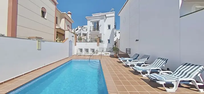 Sale of detached villa in Nerja 0
