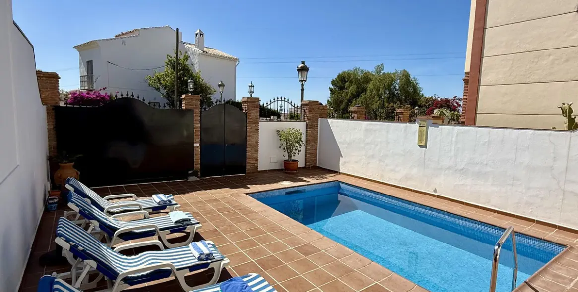 Sale of detached villa in Nerja 1