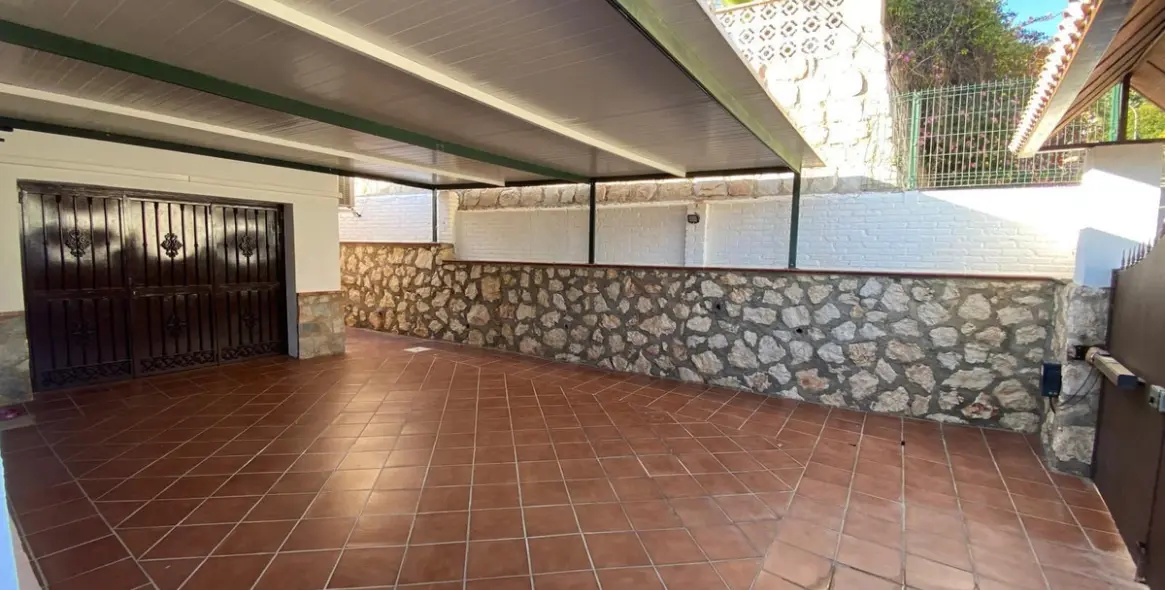 Продажа  отдельно стоящей виллы в Rincón de la Victoria 21