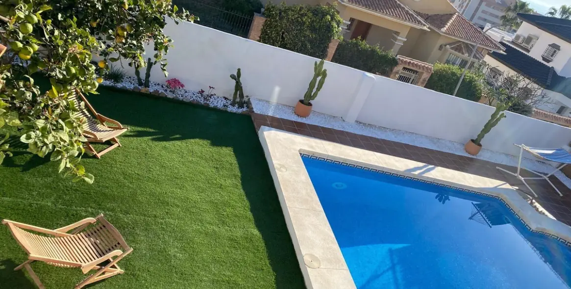 Продажа  отдельно стоящей виллы в Rincón de la Victoria 23